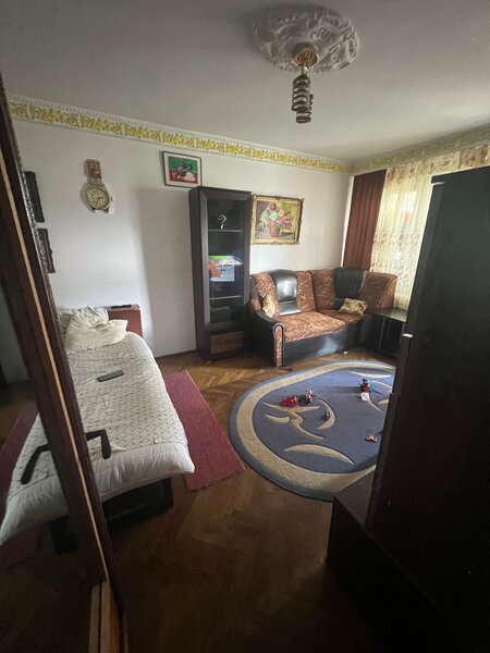 Piata Sudului, Emil Racovita