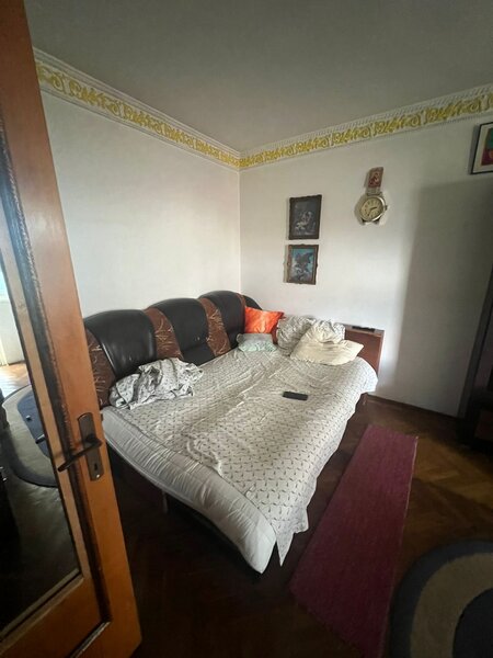 Piata Sudului, Emil Racovita
